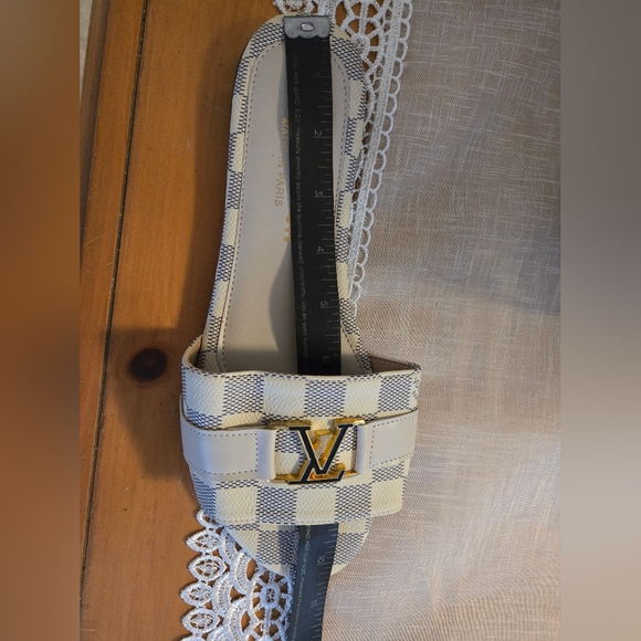 Louis Vuitton Checkered Flats in Cream and Gray - Picture 3 of 3